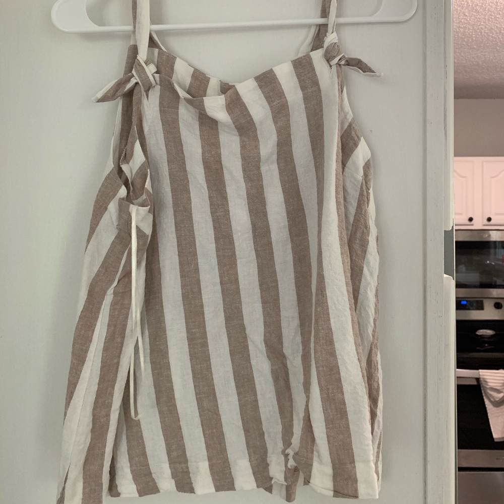 Square neck tank.